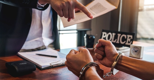 criminal defense lawyer talking to client